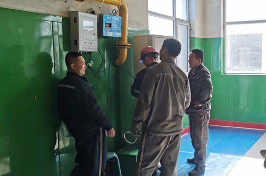 廣眾液晶儲氣罐超溫超壓保護(hù)裝置 晉神沙坪煤礦安裝現(xiàn)場