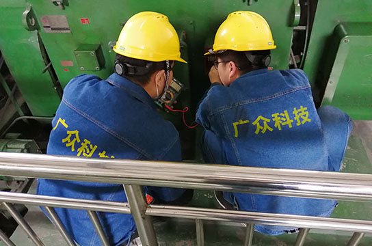 廣眾提升機電動機軸承溫度振動監(jiān)測裝置 觸摸屏操作