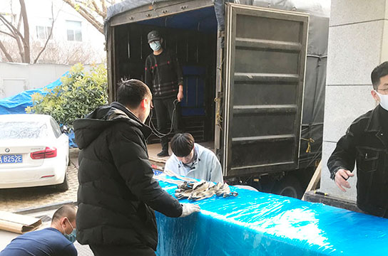 克服疫情困難空壓機無人值守在線監(jiān)控系統(tǒng)專車發(fā)貨