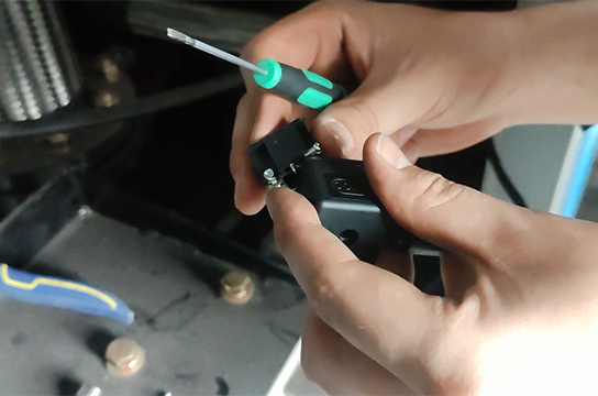 空壓機斷油保護裝置的壓力傳感器如何接線